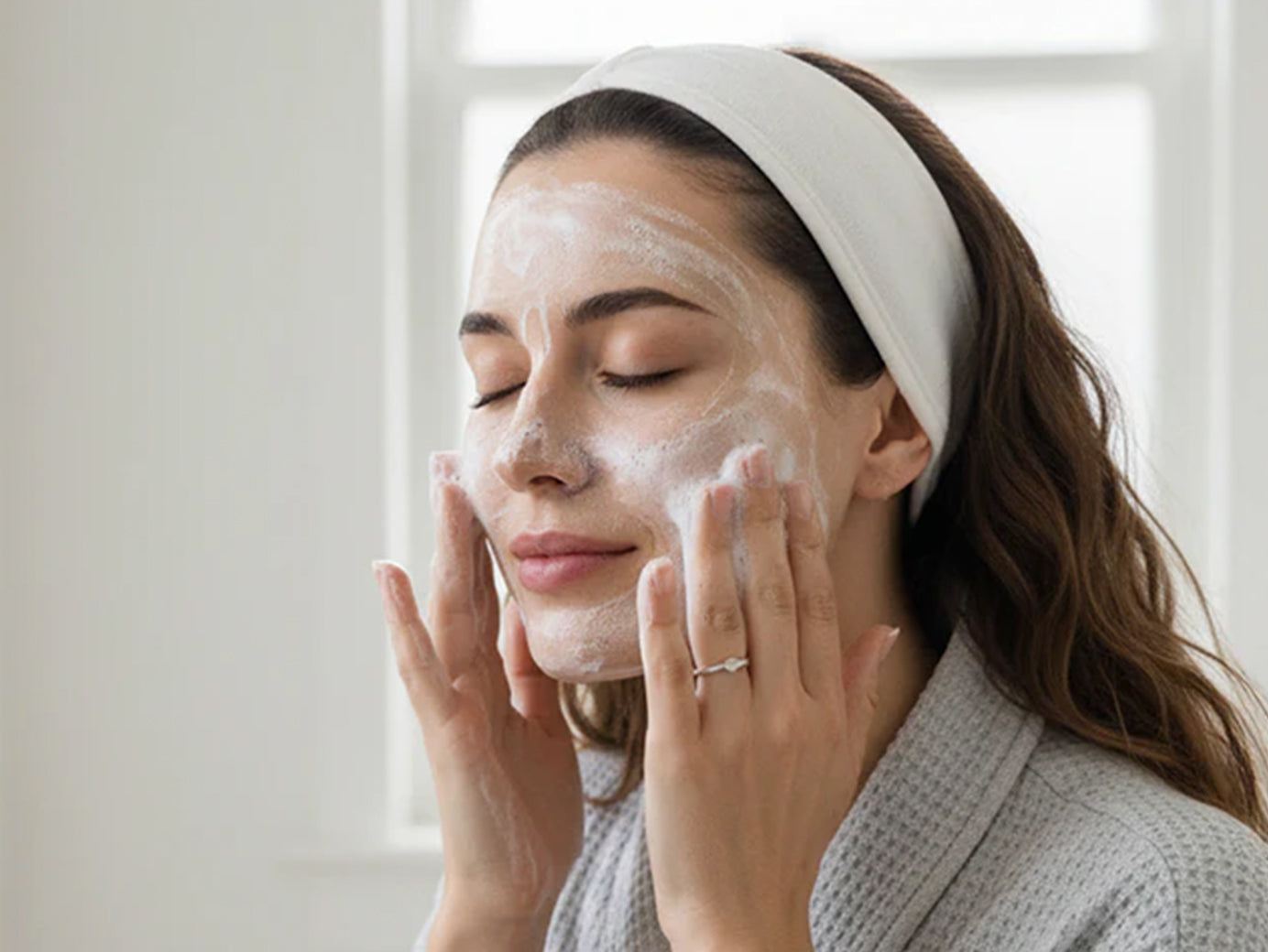 Oily vs Dry vs Combination Skin: How to Choose the Right Face Wash